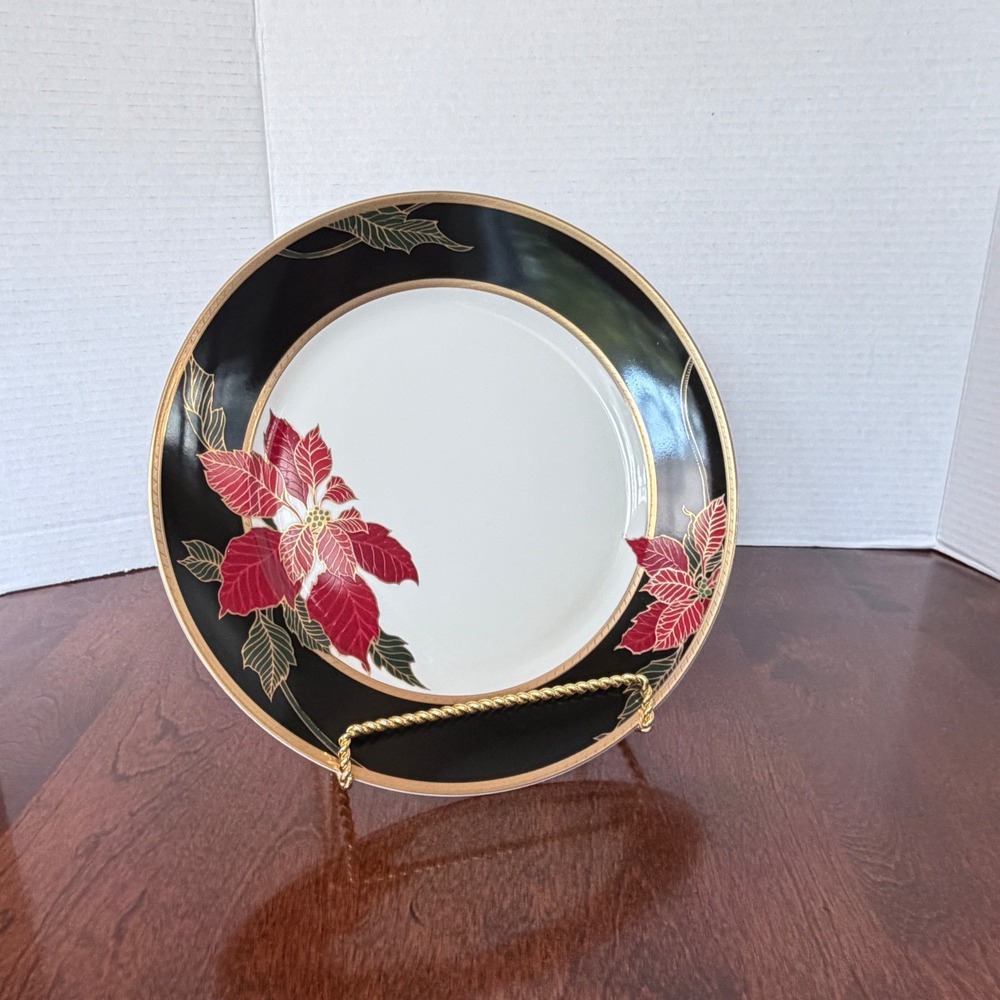 Mikasa Dinner Plate 10.75 inch Black Red Excellent Christmas Eve L3467